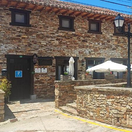 Posada De Serrada Serrada de la Fuente المظهر الخارجي الصورة